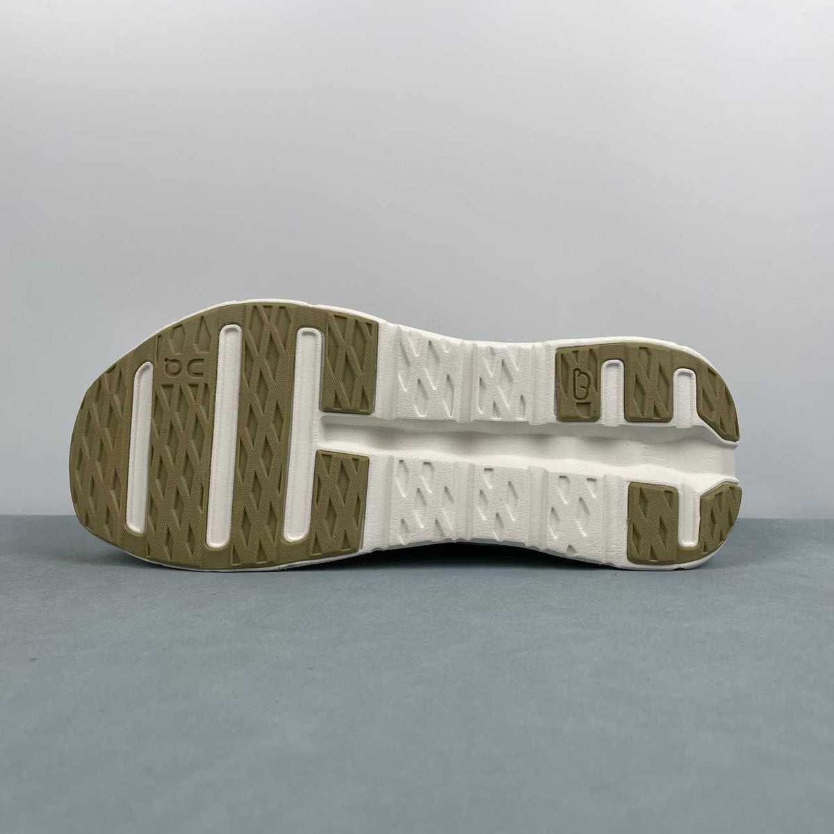 On Cloudtilt - Midnight/Ivory